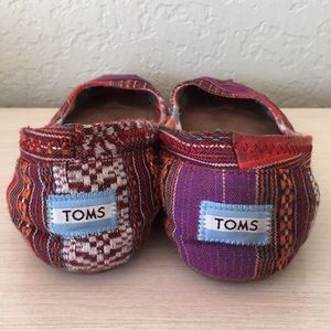 TOMS one for one tribal flat